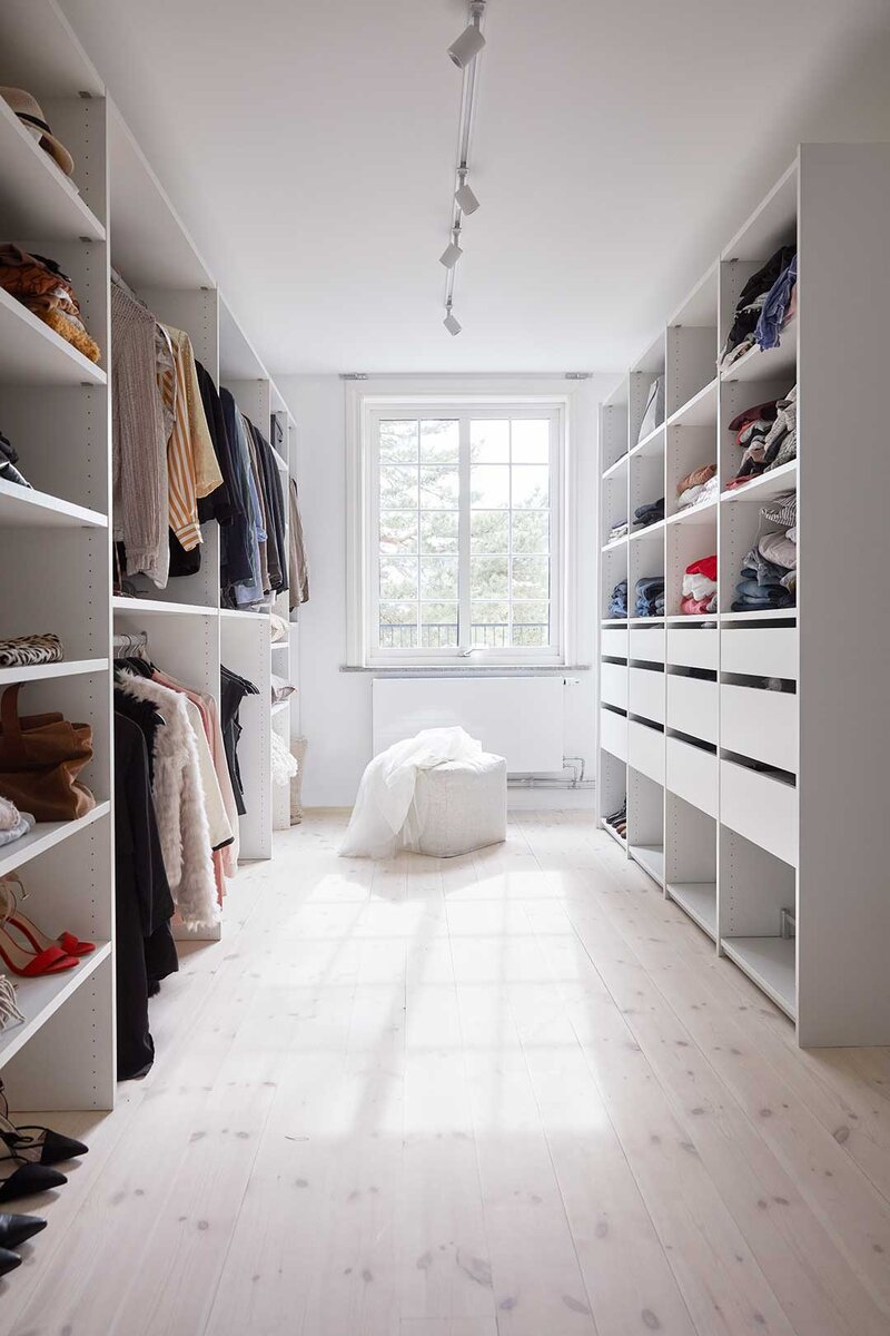 Garderobsinredning vit