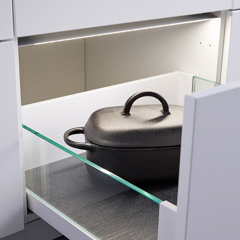 Praktiska funktioner i köket: lådbelysning