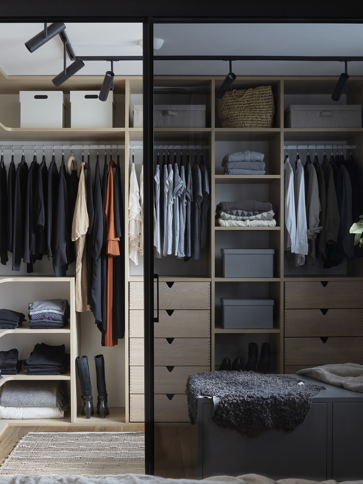 Förvaringsinspiration Nano svart med grått glas Förvaringsinspiration Nano svart med grått glas