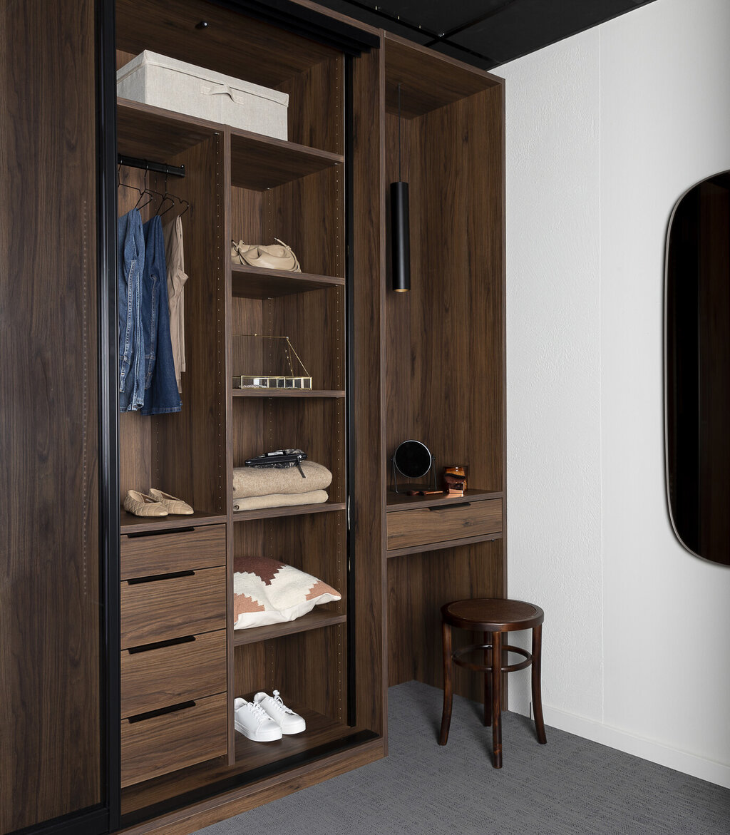 Förvaringsinspiration Frontrow svart valnöt