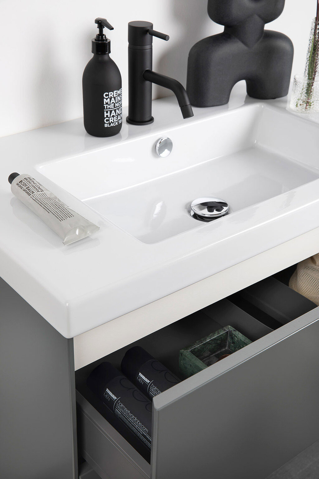 Badrumsinspiration Lessmore gröngrå