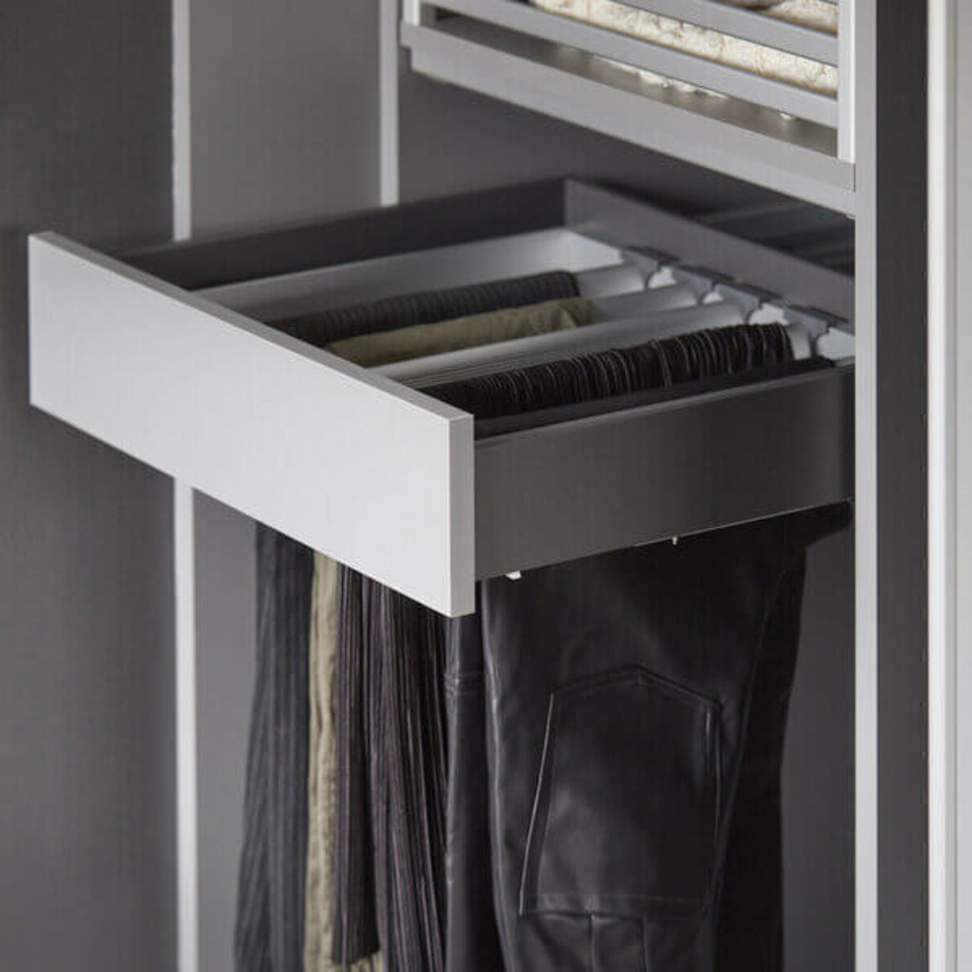 Garderobsinredning utdragbar byxhängare