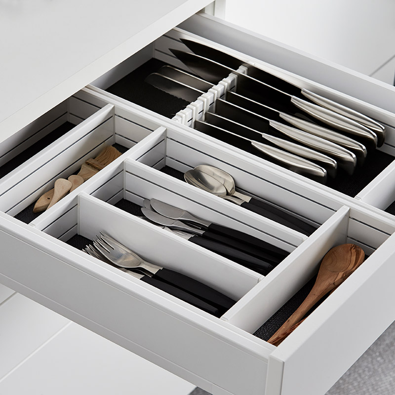 Praktiska funktioner i köket: skräddarsydd lådinredning