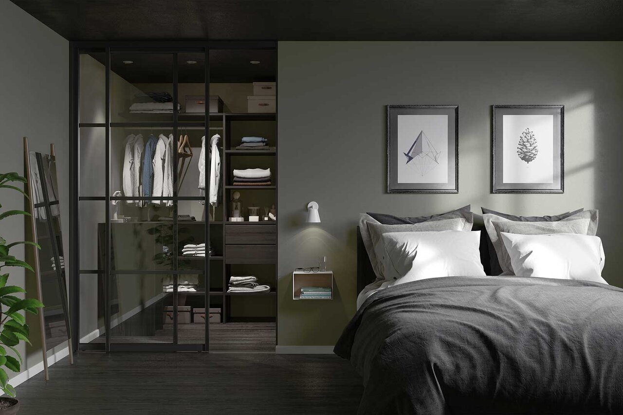 Walk-in closet svart med skjutdörr Frontrow Walk-in closet svart med skjutdörr Frontrow