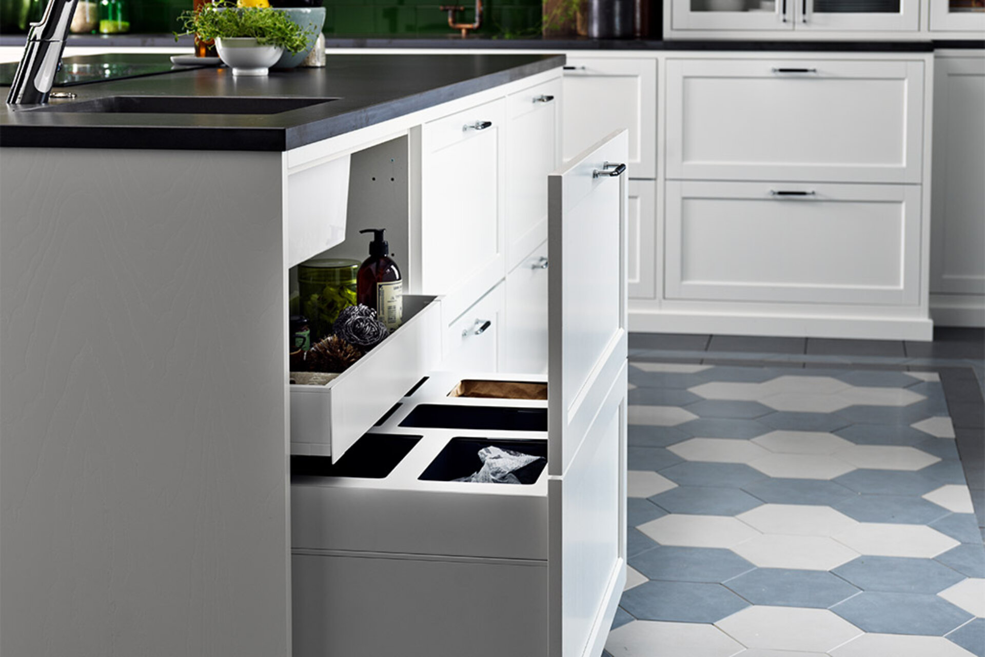 Kök - Skåp med låda för sopsortering