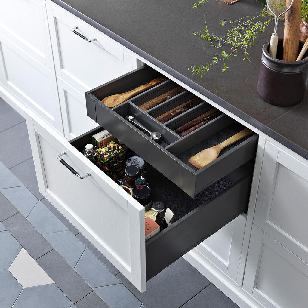 Kök - Grå låda med plåtsida