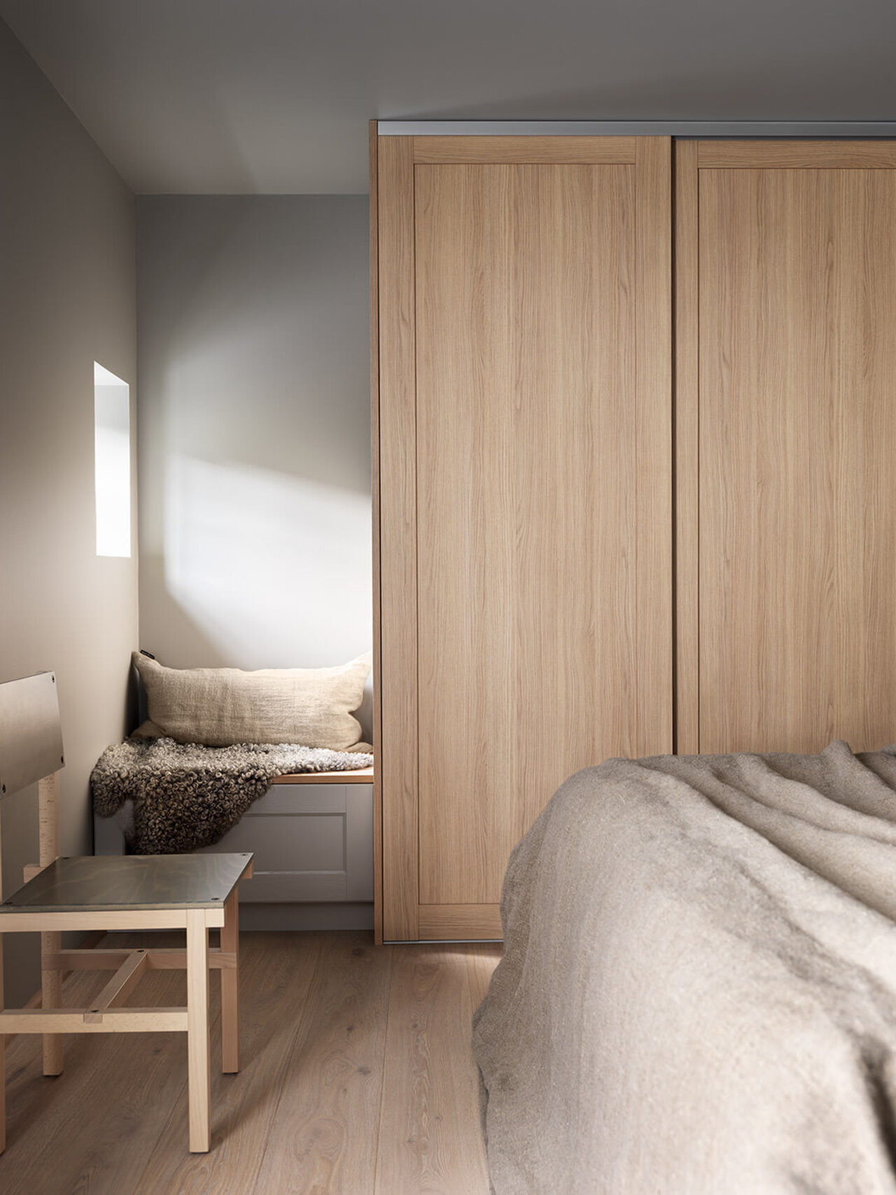 Garderob i trä skjutdörr Showstopper