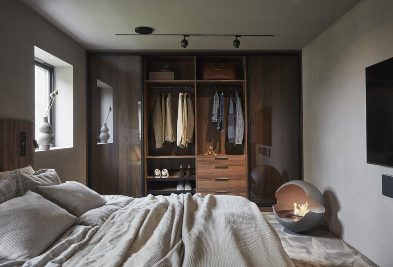 Inspiration - Skjutdörr Frontrow svart med grått glas