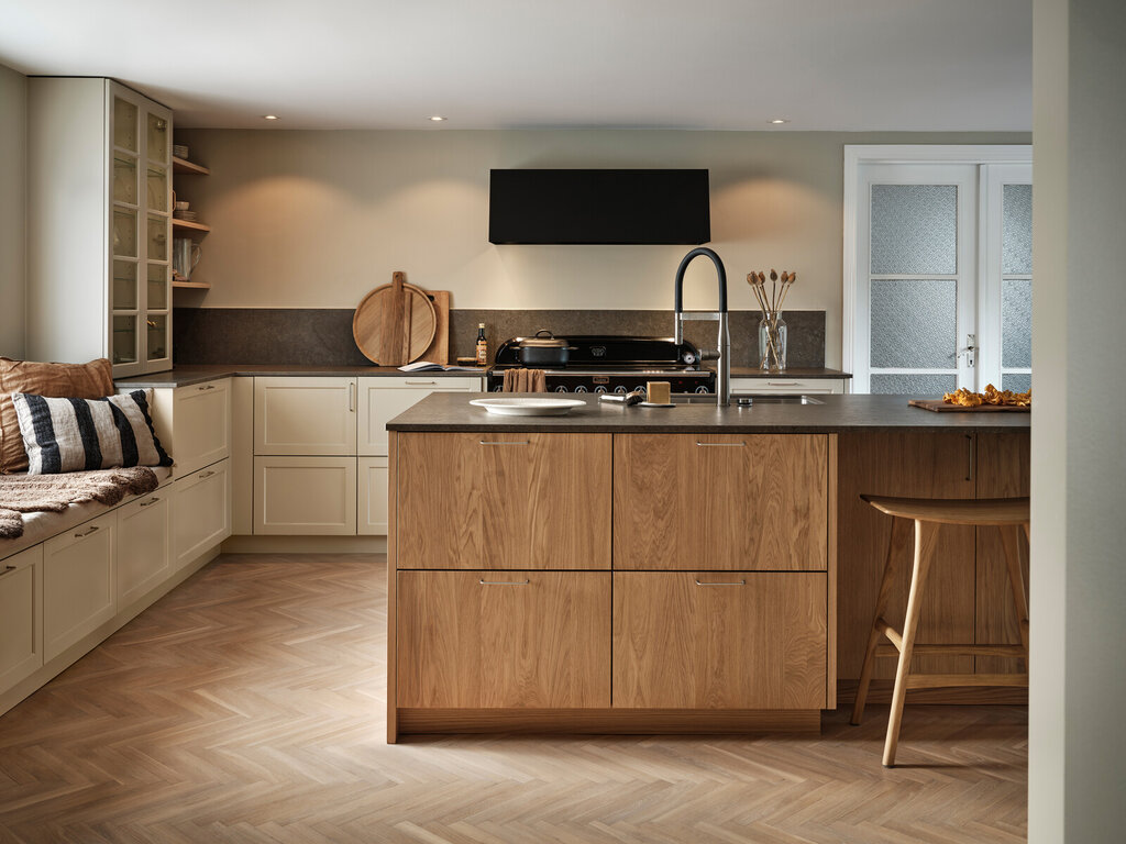 Köksinspiration Wood ek vitpigment och Gastro ostronbeige