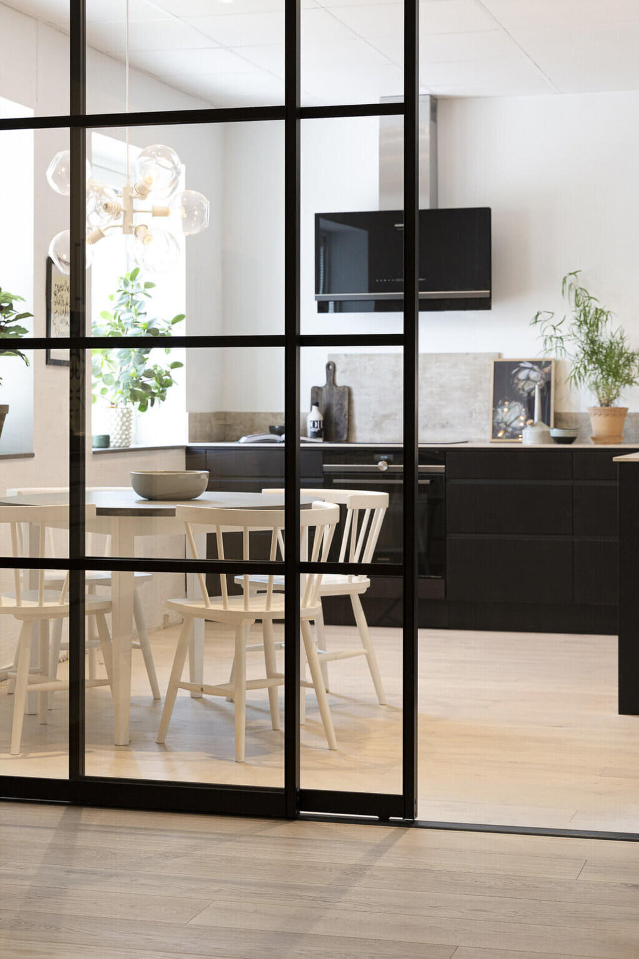Inspiration - Skjutdörr Frontrow svart med klarglas
