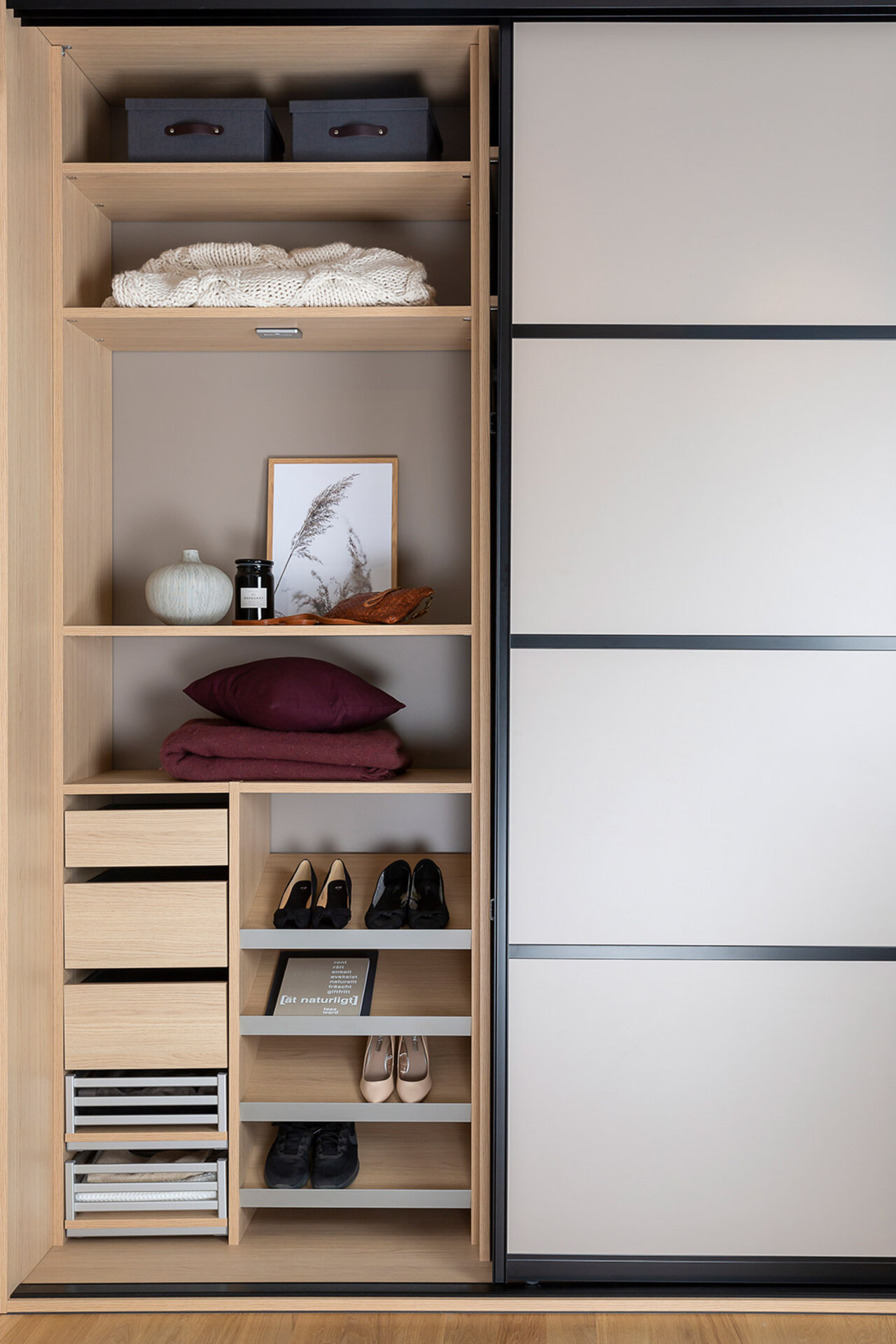 Hallförvaring skjutdörr Frontrow